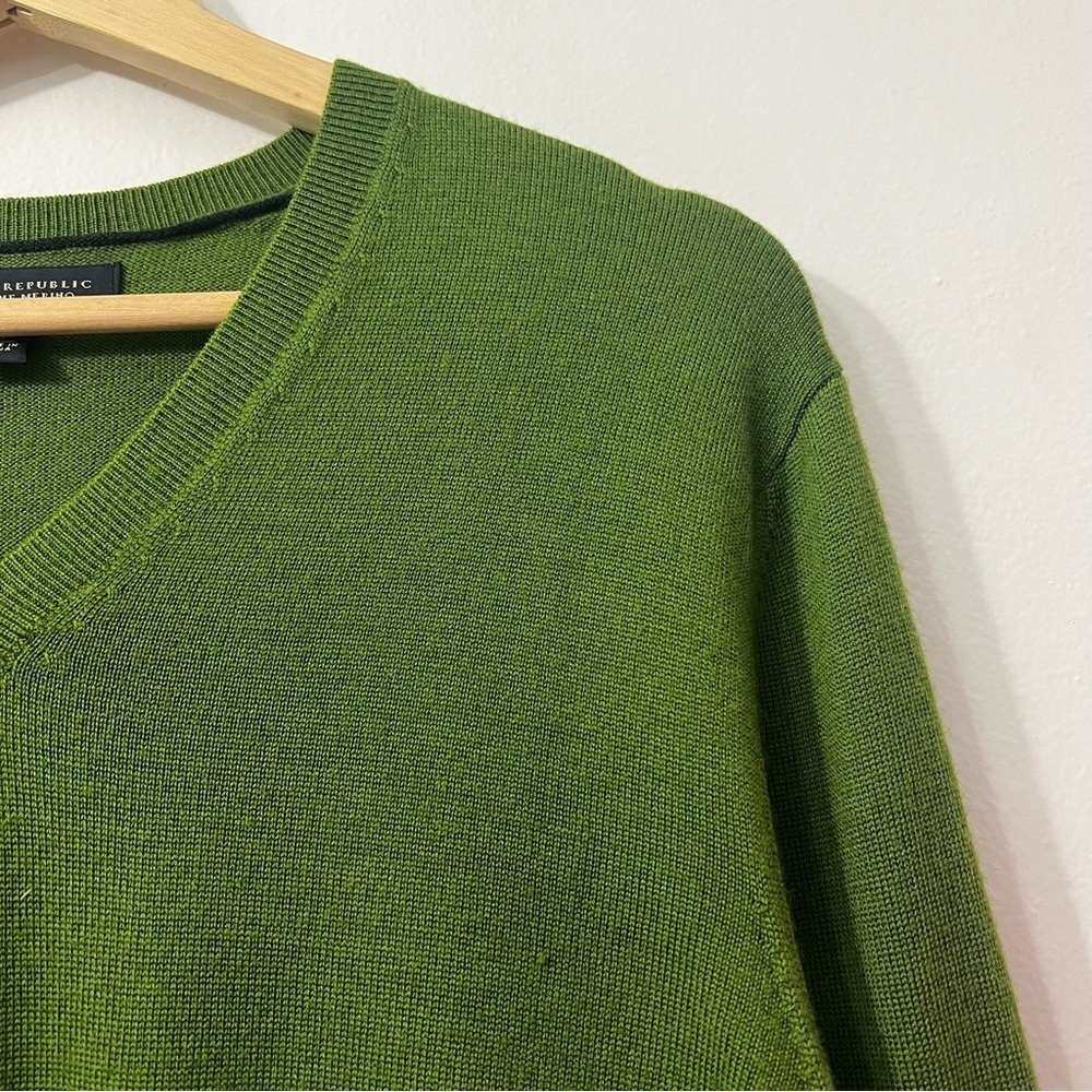 Banana Republic Green 100% Merino Wool Sweater Sz M Preppy Old Money Academia - Picture 3 of 14